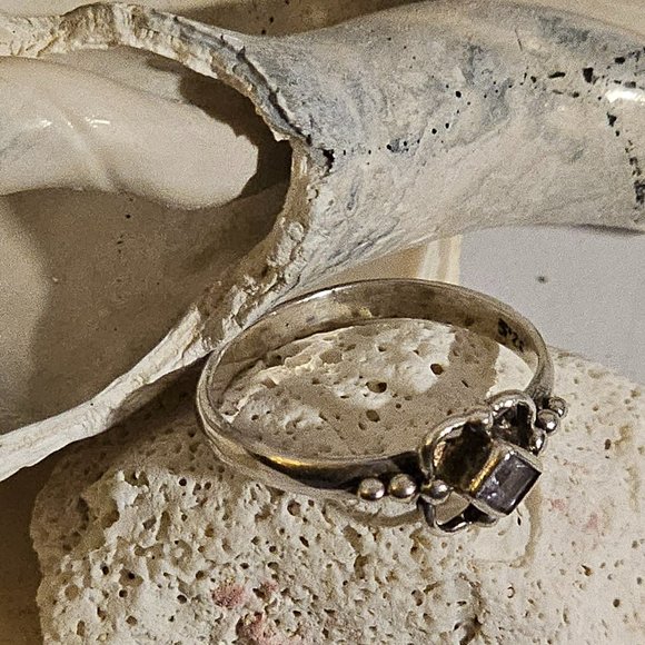 Amethyst Mini Square Ring - Picture 4 of 6